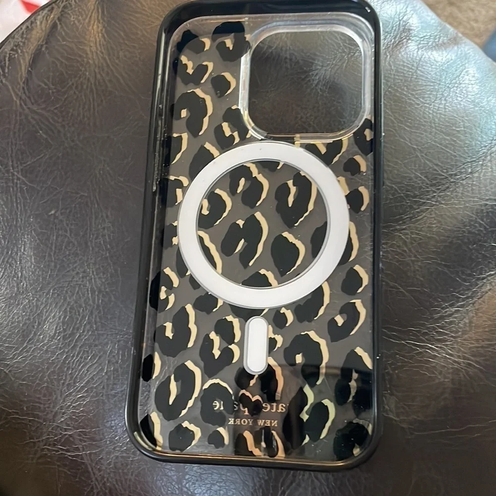 ⭐️ 4 for 20! Kate spade leaopard print iPhone 14pro case